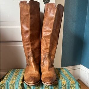 Frye Ray Seam Tall Boot in Cognac sz 9.5